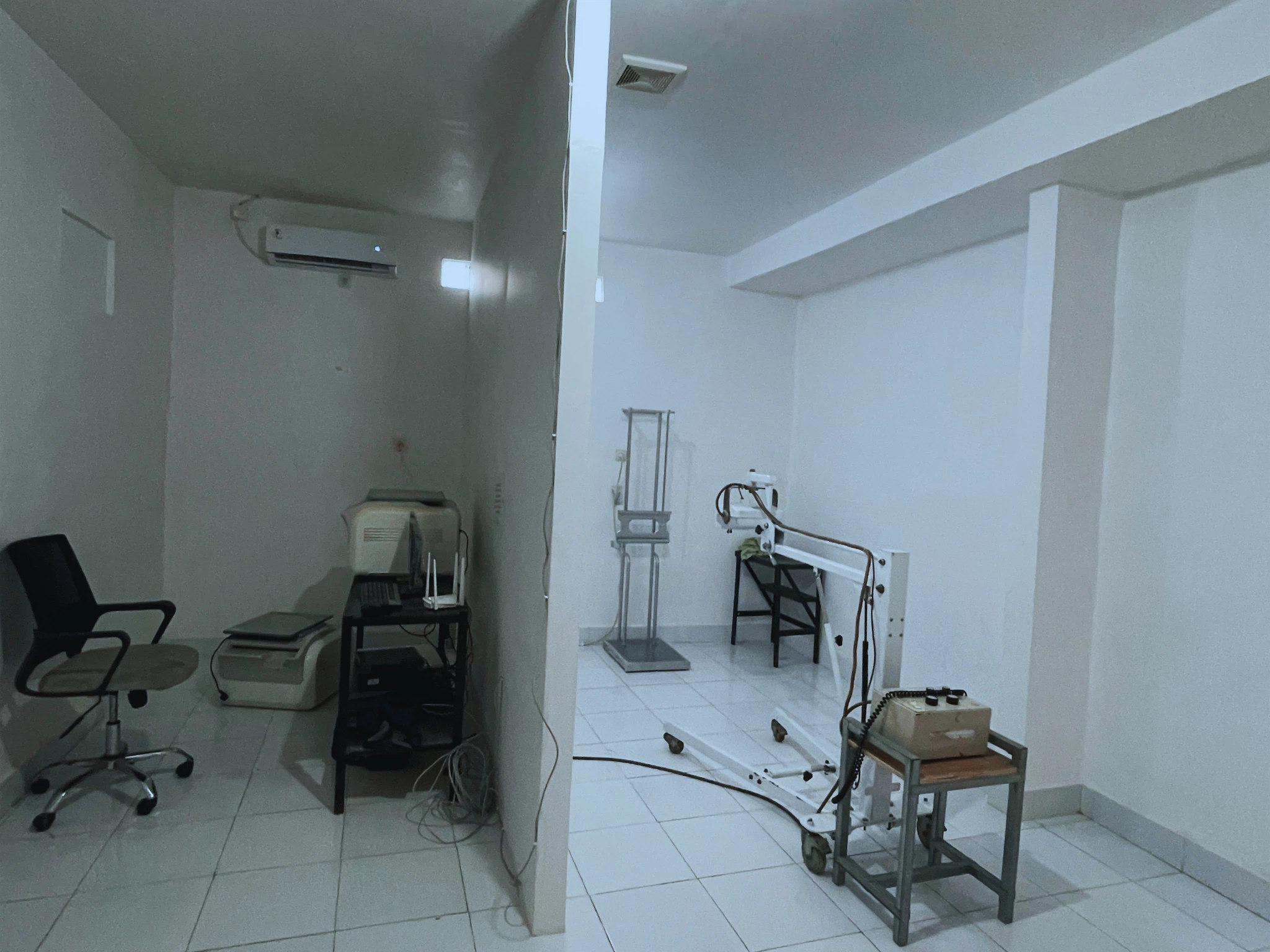 Foto fasilitas: Ruang penunjang. Zona penunjang medis modern untuk kenyamanan selama pemeriksaan.